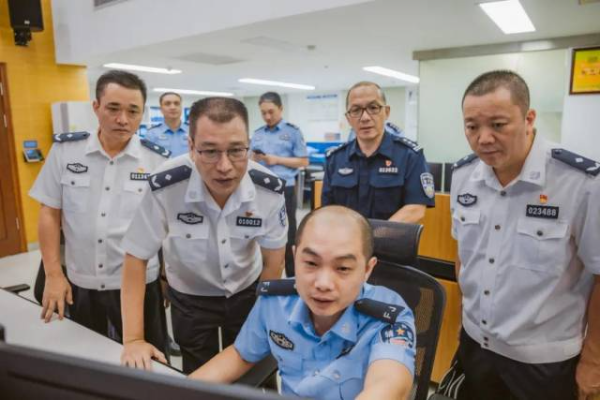 李世全参加安保活动任务。