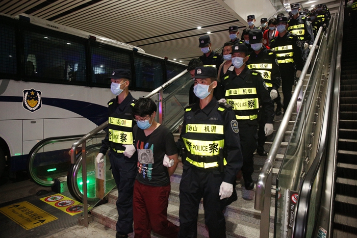 深圳警方打掉一个专职引流吸粉犯罪团伙。.jpg