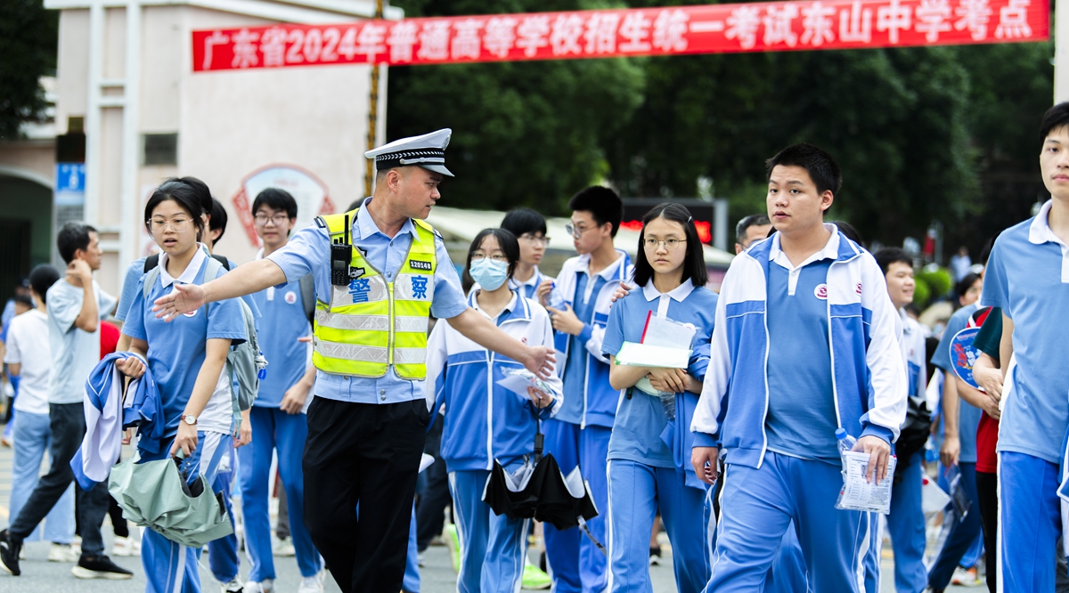 广东警方与广大考生并肩作战，高考安保工作圆满“交卷”